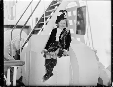 Image: Immigrants arriving off the Atlantis