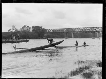 Image: Waka (canoe) hurdle races on the Waikato River