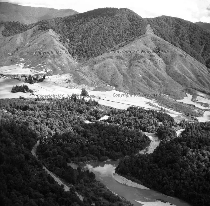Looking NW across Pelorus River. Rai River righ... (13317/13345)