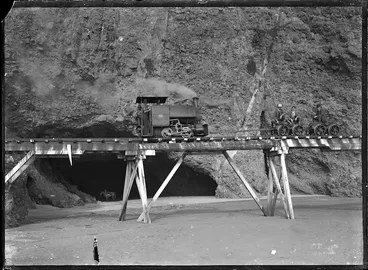 Image: Steam railway locomotive the "Sandfly" on the Whatipu beach tramway.