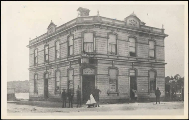 The Royal Hotel in Princes Street, Onehunga, 1892