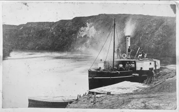 Image: Steamer Bluenose on the Waikato River, Hamilton, 1873