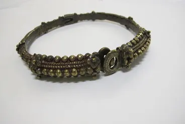 Image: collar, slave