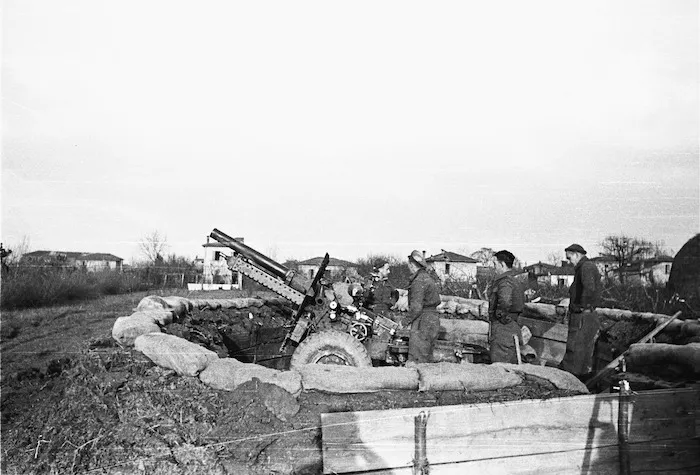 Kaye, George, 1914- : NZ 25-pounder gunpit in Faenza, Italy