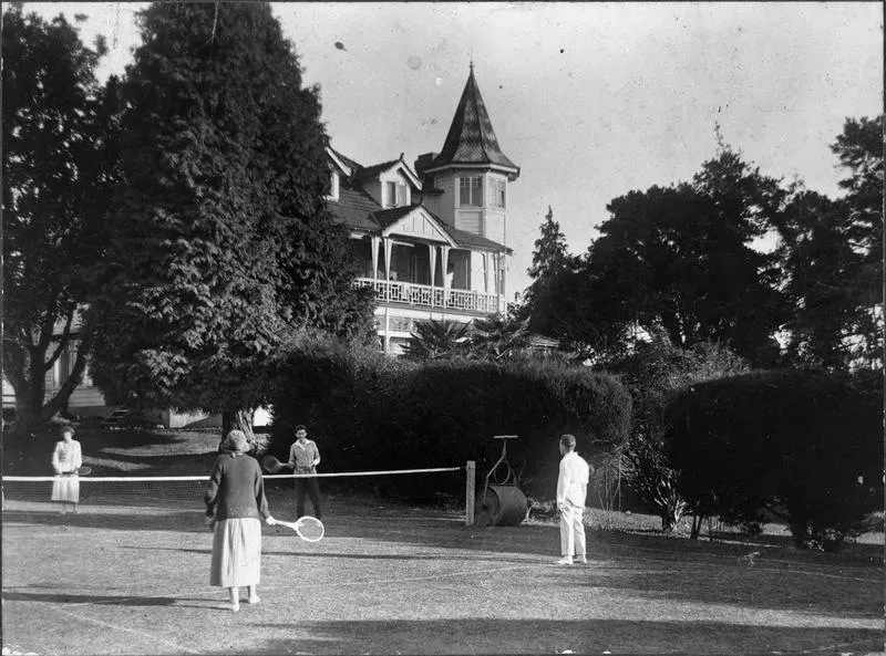 Greenslade House - tennis court