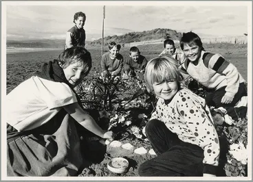 Image: South Brighton Primary School marks Hiroshima Day