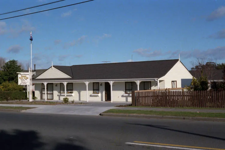 Pioneer Motor Lodge, Great South Road, Papakura, 1986