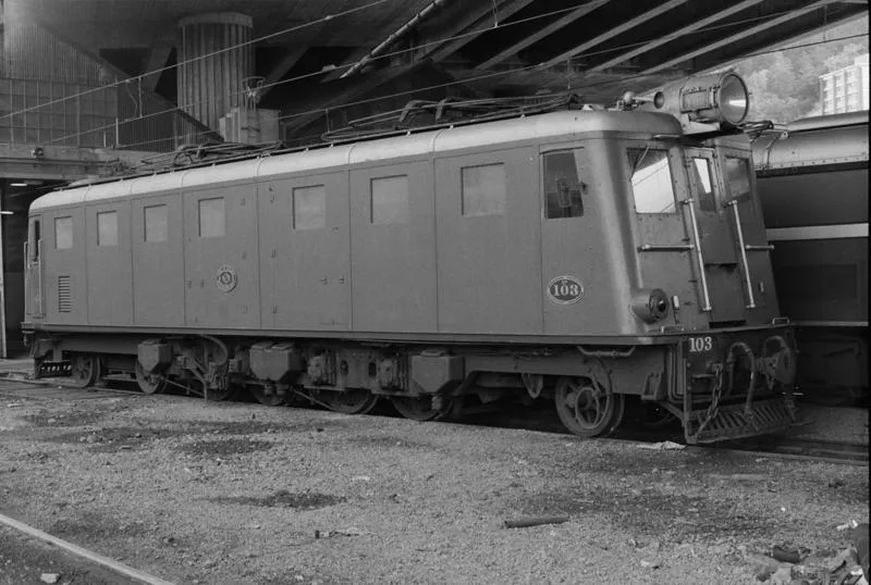 Photograph of electric unit ED 103