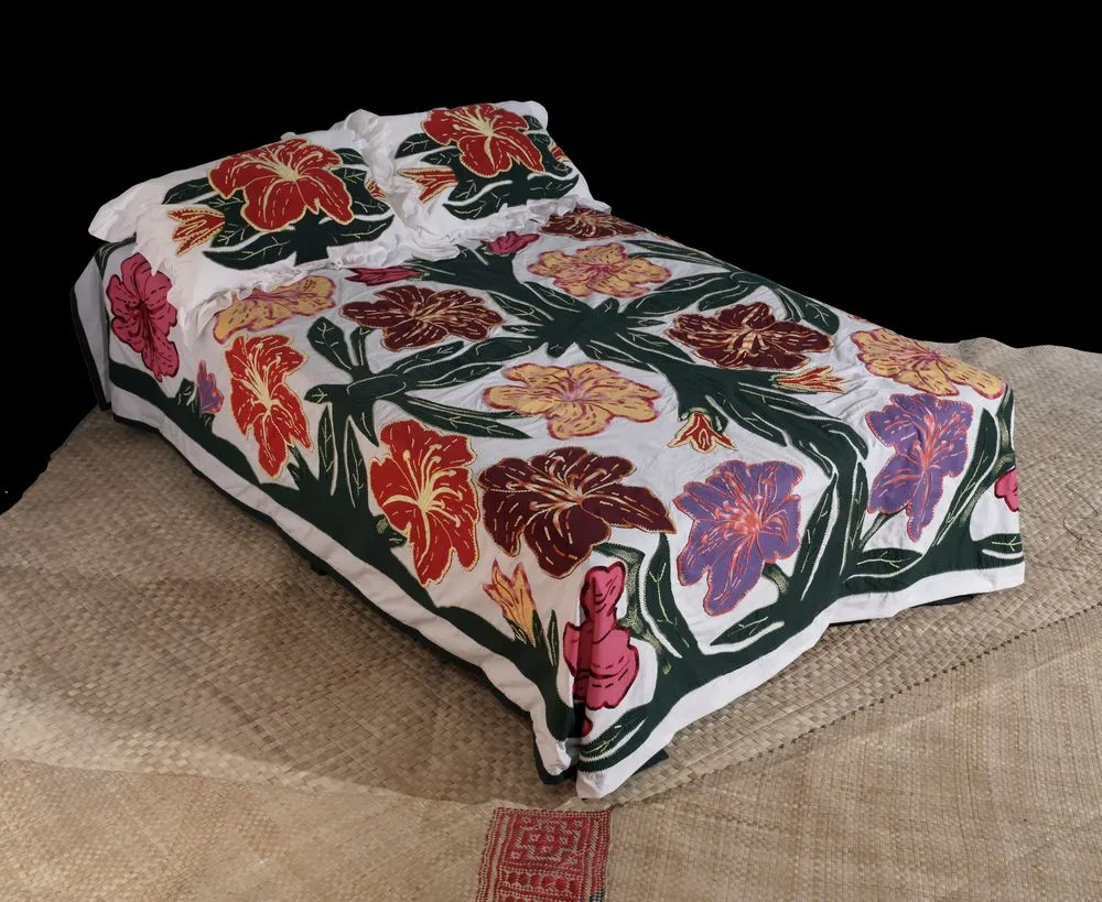 "Blossoms of the new beginning" (Tivaevae tataura with matching pillows and pillowslips)