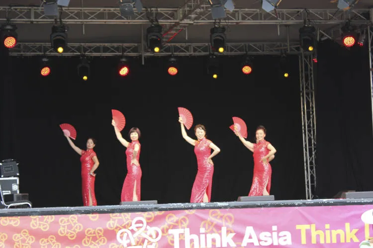 Traditional Chinese dance at Auckland Lantern Festival.