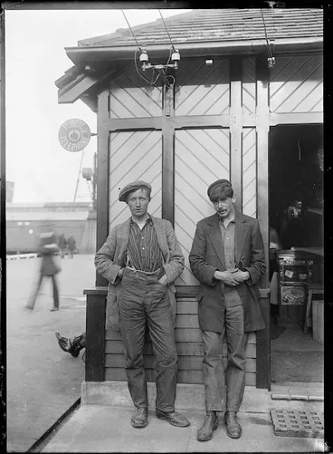 Image: Wharfies at Queens Wharf, Wellington