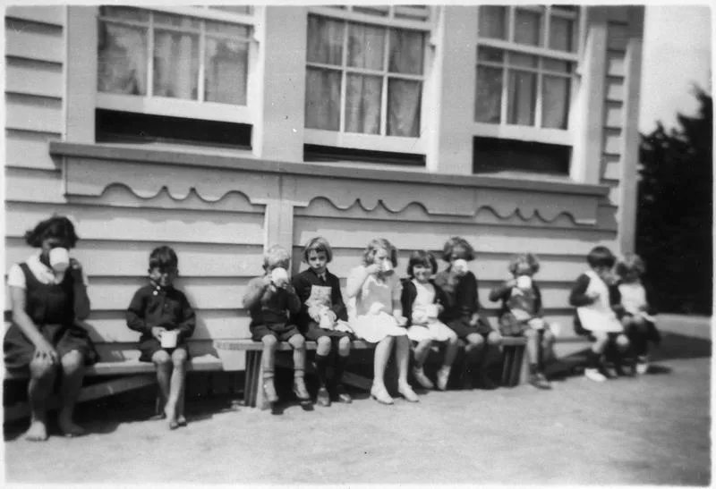 Orini School school milk c. 1939