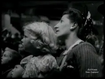 Image: Weekly Review no. 171 (1944)