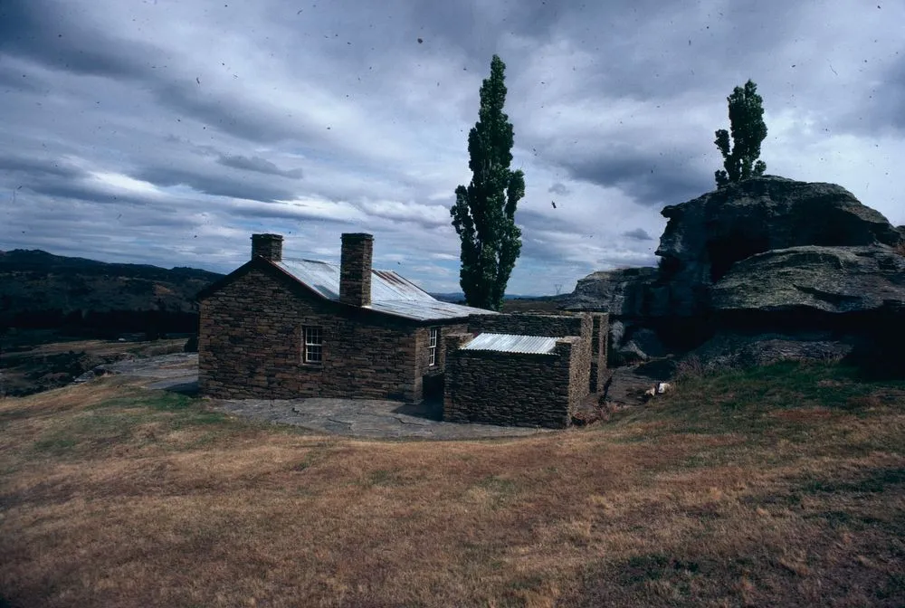 New Zealand Historic Buildings: Mitchells Cottage