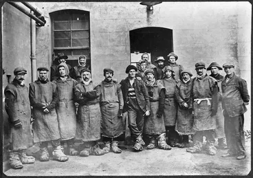 Image: Workers at the Gear Meat Company, Petone