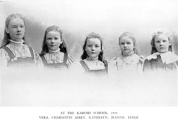 Image: Portrait of the young Katherine Mansfield with her brother and sisters