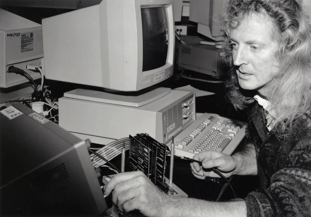 Central Institute of Technology in operation; Hugh Anderson, software engineering tutor; outstanding tutor award.