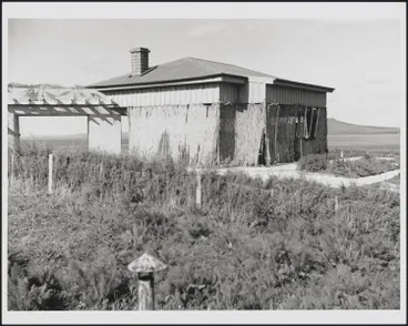 Image: Castor Bay Battery south gun emplacement, 1944