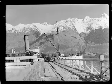 Image: Loading supplies on to truck from the ferry SS Earnslaw, Lake Wakatipu, Queenstown