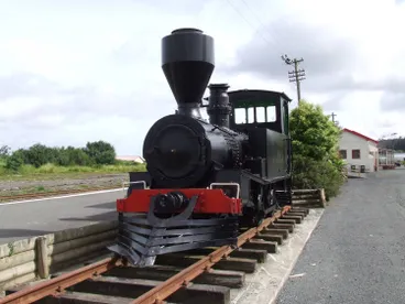 Image: Steam locomotive at Helensville, 2006