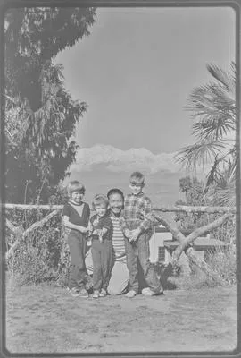 [Sarah, Peter, and Belinda Hillary with older man]