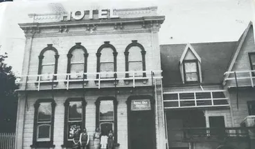 Image: The Royal Oak Hotel in its original architecture