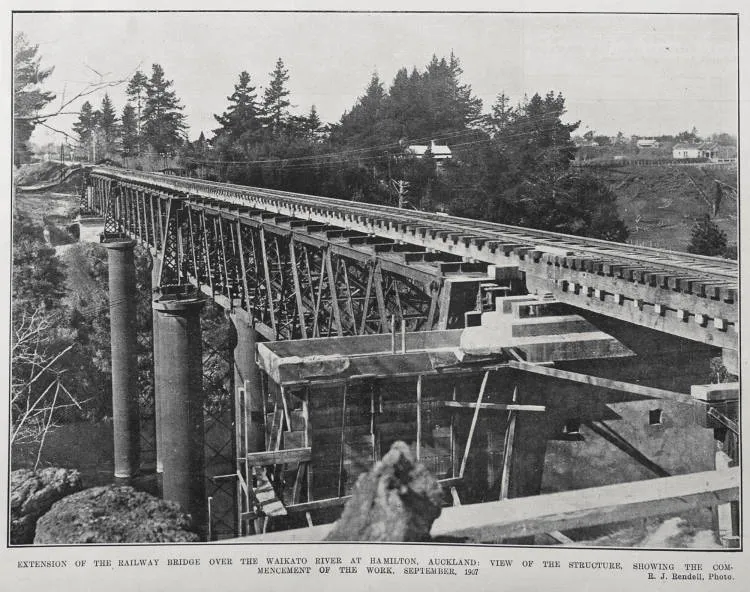 EXTENSION OF THE RAILWAY BRIDGE OVER THE WAIKATO RIVER AT HAMILTON, AUCKLAND: VIEW OF THE STRUCTURE, SHOWING THE COMMENCEMENT OF THE WORK, SEPTEMBER, 1907