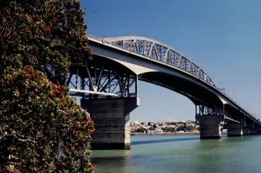 Image: Auckland Harbour Bridge from Northcote