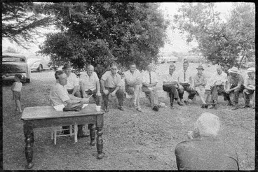 Image: Beekeepers Field Day. Mr C.T. Gosse, Honey Marketing Authority speaking to members