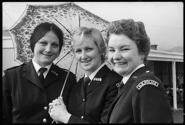 Image: Prizewinning police graduates