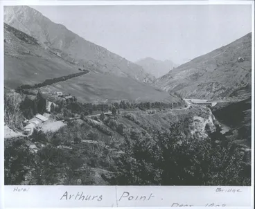 Image: Arthur's Point; Hotel to the left, bridge to the right.
