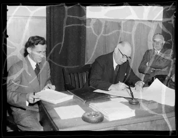 Image: Signing the Auckland Harbour Bridge contract, 1954