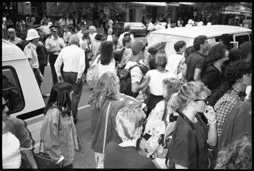 Image: Bon Jovi crowds, Queen Street, Auckland Central, 1989