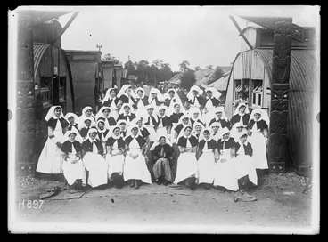 Image: The matron and sisters of the New Zealand Stationary Hospital, Wisques, France