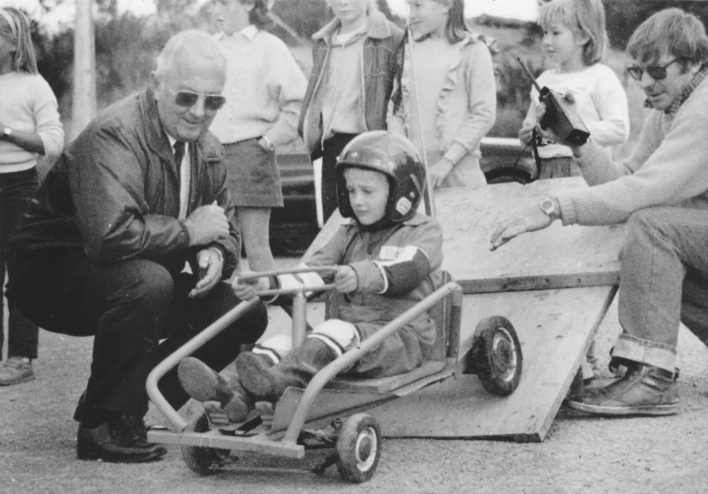 Trolley derby 1987, Kingsley Heights; 'scrutineer' Traffic Officer Harry Carleton with Andrew Shakes.