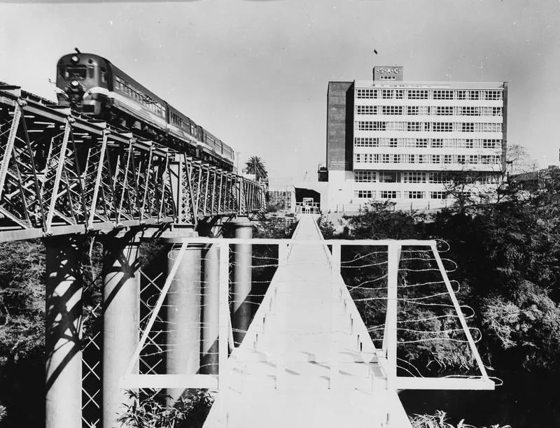Construction - new Hamilton new Railway Bridge and Claudelands Bridge
