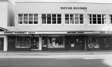 Image: Main Street 1988; south side 3; Hoppers Pharmacy, Appliance Trader, Pearless.