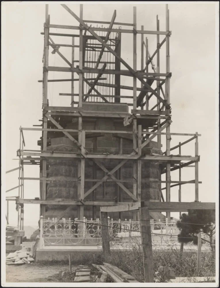 One Tree Hill obelisk, 1940