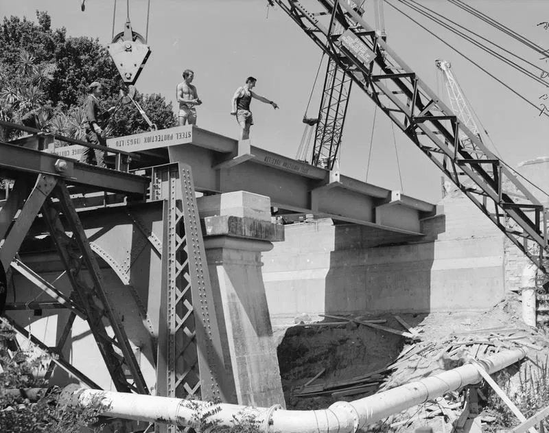 Claudelands Road traffic bridge under construction
