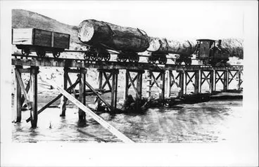 Image: Piha - Kare Kare [timber railway, with locomotive and logs]
