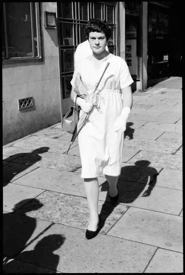 Image: Street photo, Queen Street, Auckland, 1960
