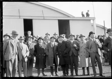 Image: Arrival of the Southern Cross at Christchurch. Crowd scene